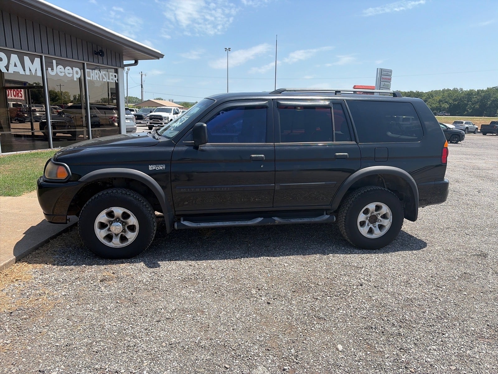 2002 Mitsubishi Montero Sport ES